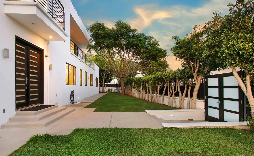 Side entrance at Lakeview
