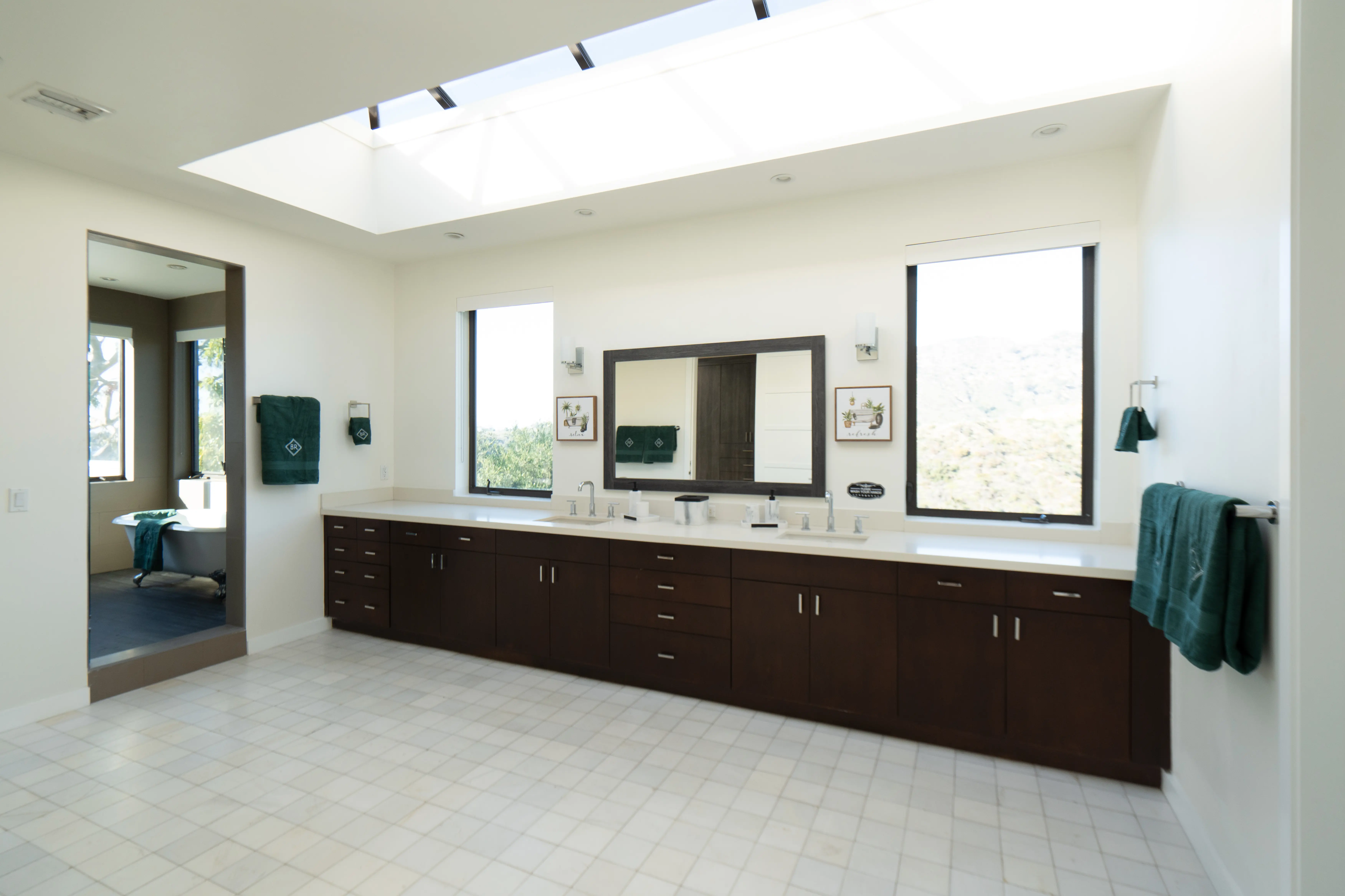 Luxurious bathroom at Lakeview