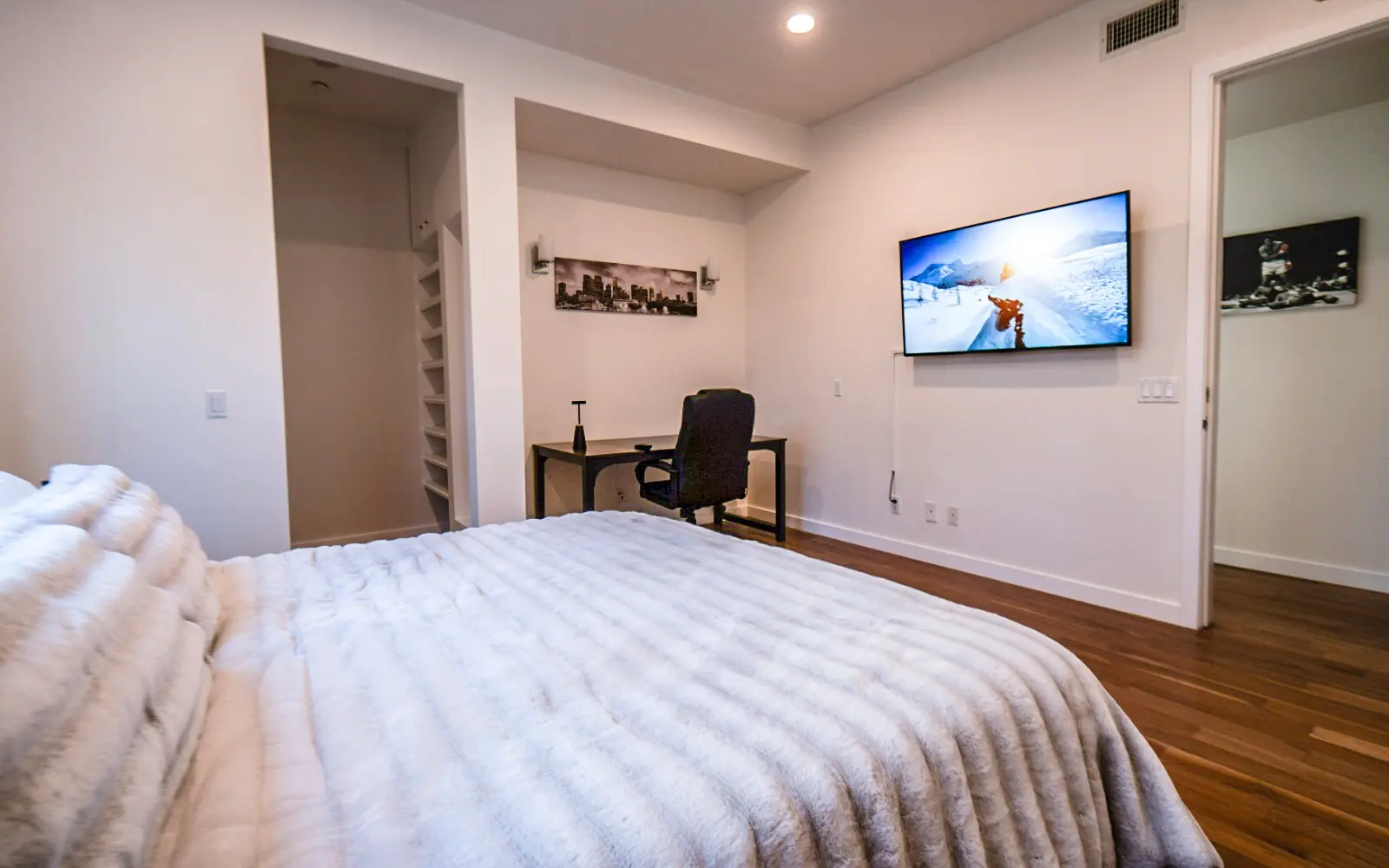 Private bedroom at Lakeview
