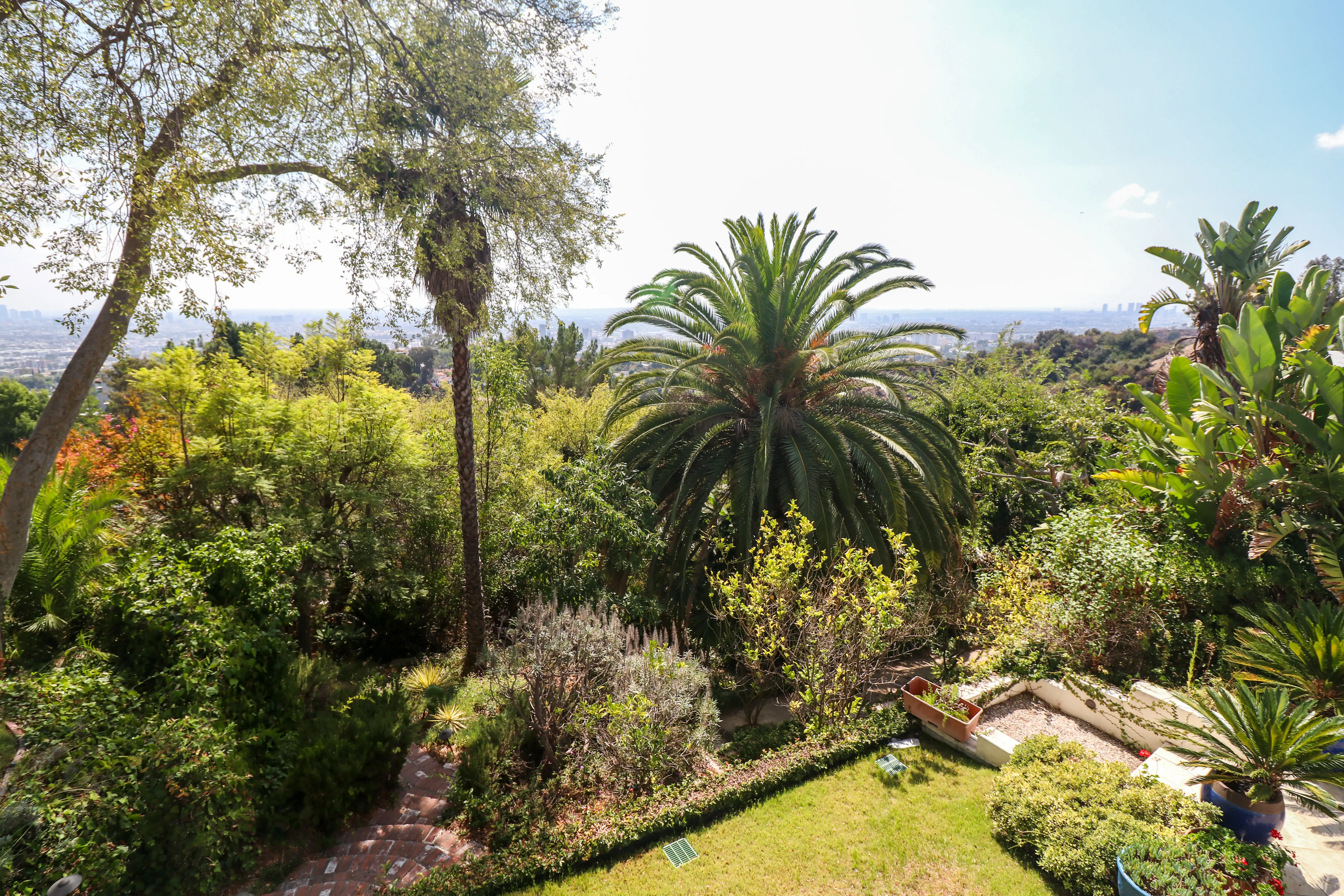 Spanish Villa backyard gardens